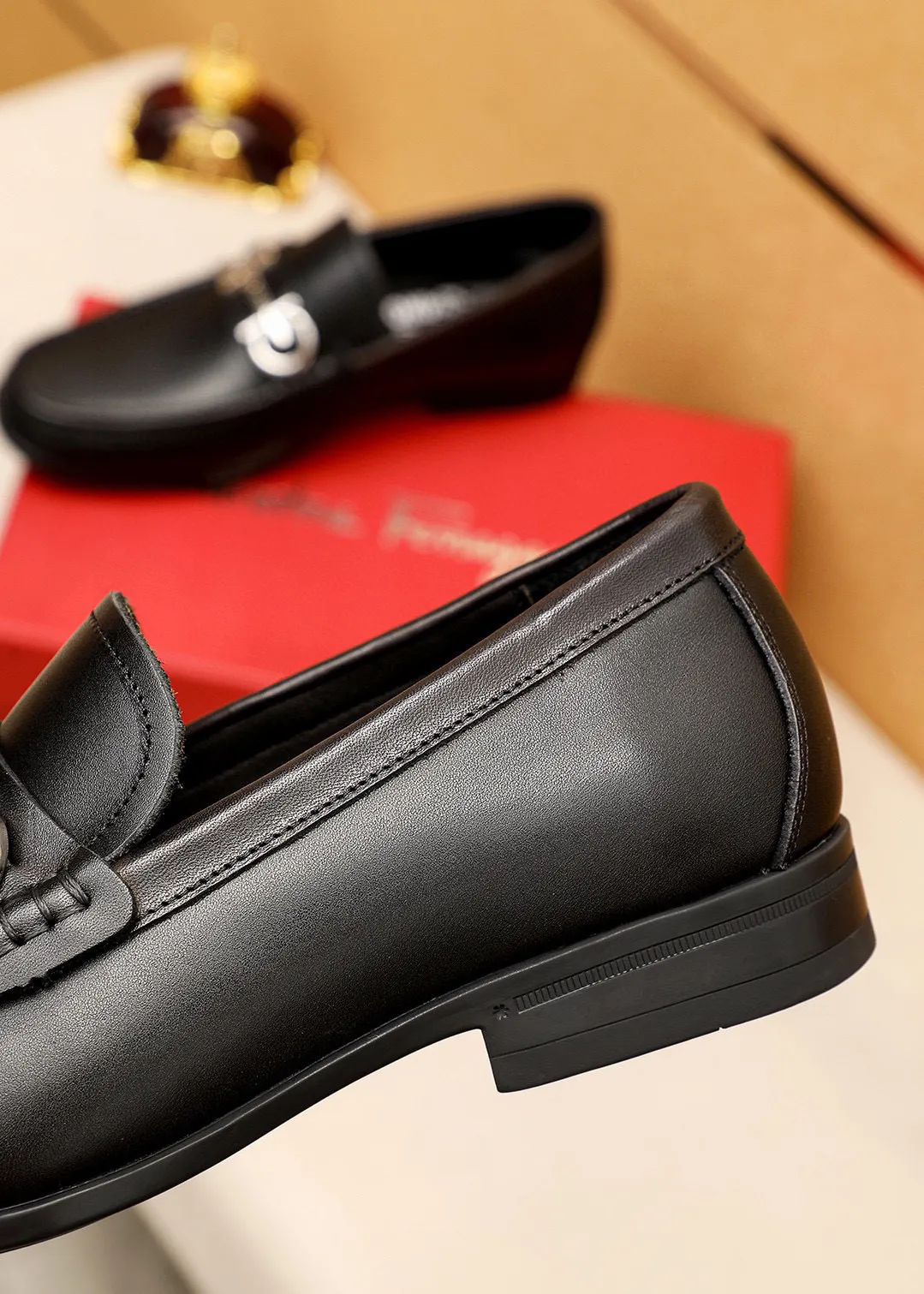 Men's shoes 💰480 💐 Product trademark: Ferragamo "Ferragamo" casual leather shoes Regular size: 38-44 (45🉑️customized) Product materials: Selected imported first-layer calfskin upper + luxury hardware buckle, imported water-dyed cow leather lining. Strong three-dimensional visual effect, original outsole color: 4⃣️seed leather materials available